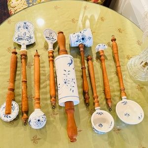 9 Antique MEISSEN Germany Blue Onion Porcelain Kitchen Utensil Set Wood Handles